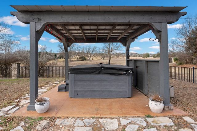 2951 Dry Hollow Drive, Kerrville, TX 78028