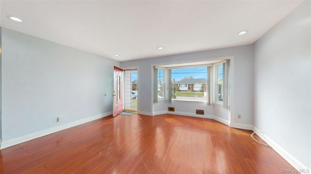 15 Lisa Drive, Deer Park, NY 11729