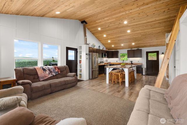 484 Salmon Creek Road, Mossyrock, WA 98564