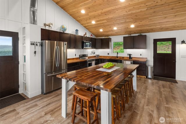 484 Salmon Creek Road, Mossyrock, WA 98564