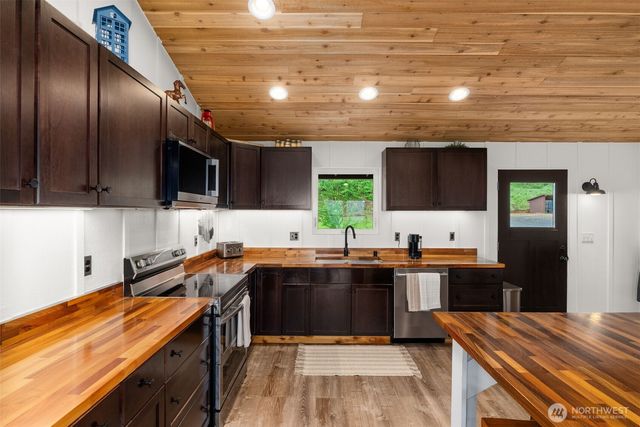 484 Salmon Creek Road, Mossyrock, WA 98564