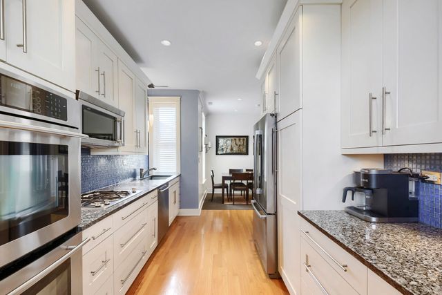 942 W Belle Plaine Avenue 3E, Chicago, IL 60613
