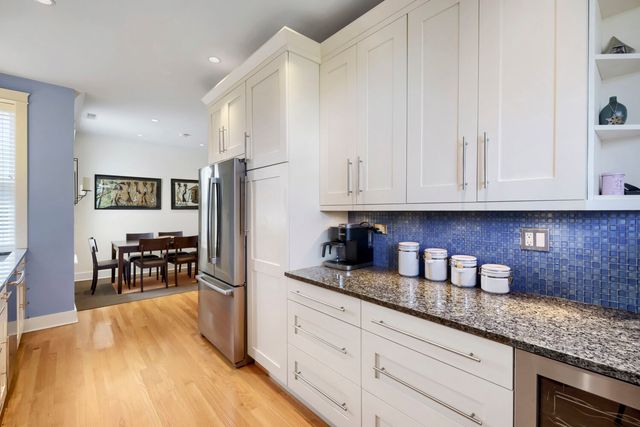 942 W Belle Plaine Avenue 3E, Chicago, IL 60613