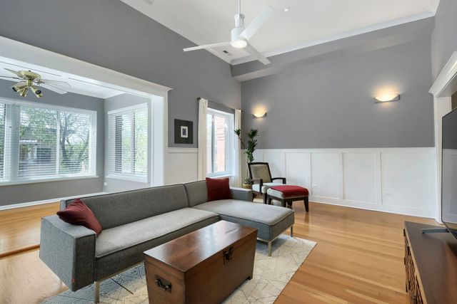 942 W Belle Plaine Avenue 3E, Chicago, IL 60613
