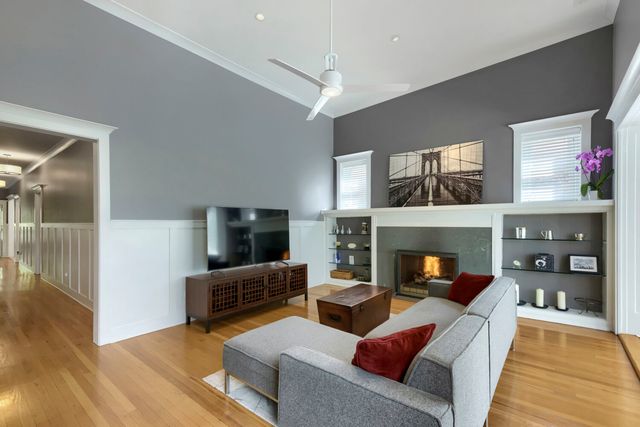 942 W Belle Plaine Avenue 3E, Chicago, IL 60613