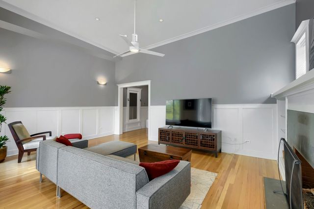 942 W Belle Plaine Avenue 3E, Chicago, IL 60613