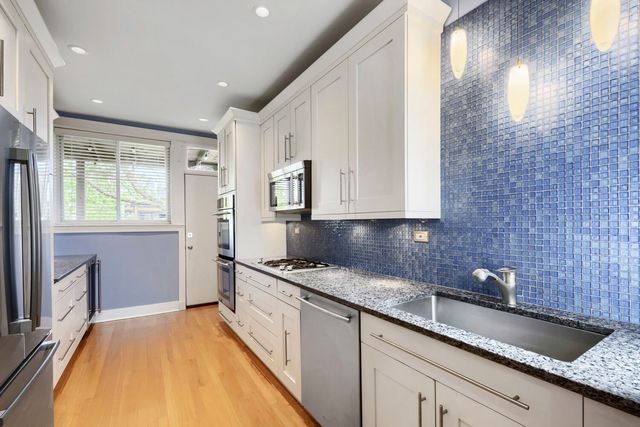 942 W Belle Plaine Avenue 3E, Chicago, IL 60613