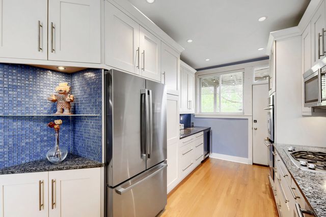 942 W Belle Plaine Avenue 3E, Chicago, IL 60613