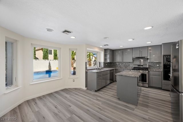 8420 Haven Brook Court, Las Vegas, NV 89128