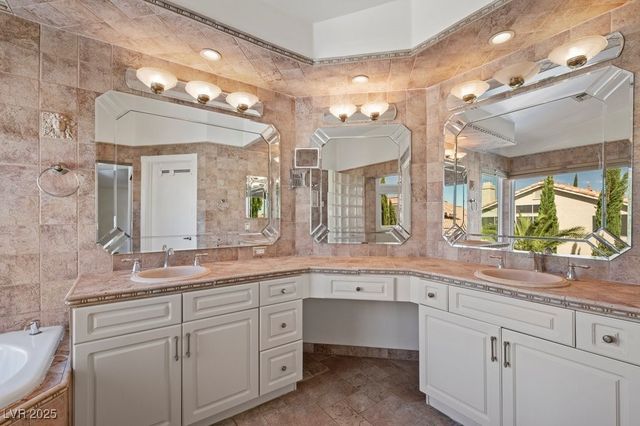 8420 Haven Brook Court, Las Vegas, NV 89128