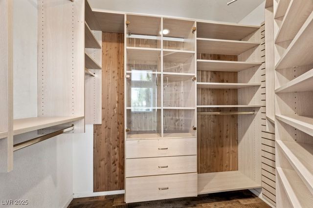 8420 Haven Brook Court, Las Vegas, NV 89128