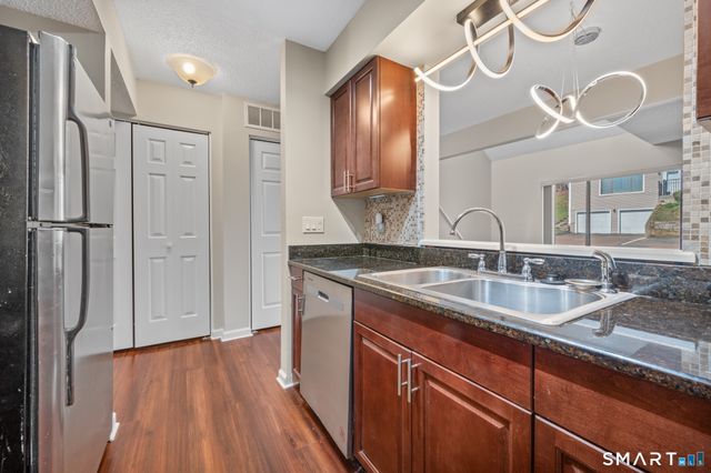 1690 Dixwell Avenue C8, Hamden, CT 06514