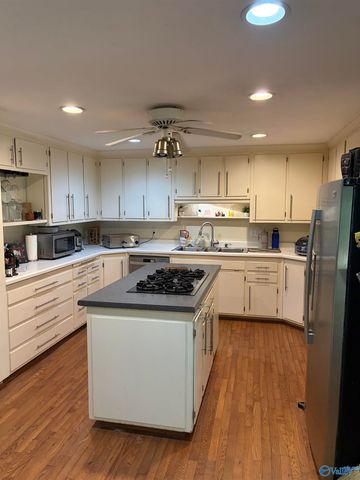 121 Bridlewood Drive, Gadsden, AL 35901