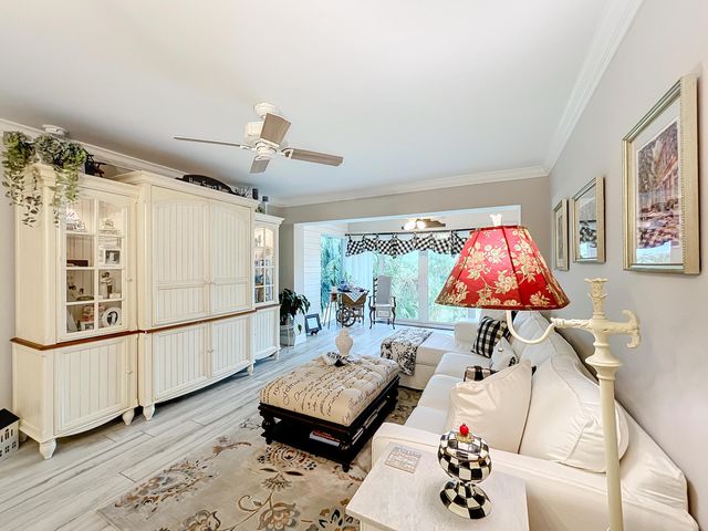 3060 Holiday Springs Boulevard 312, Margate, FL 33065