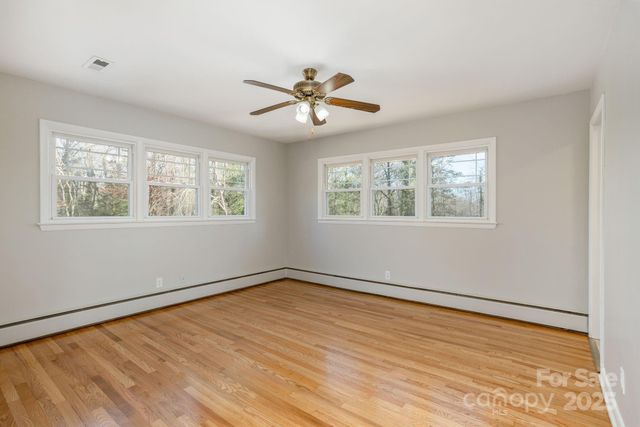 290 Crabapple Hill Lane, Hendersonville, NC 28792