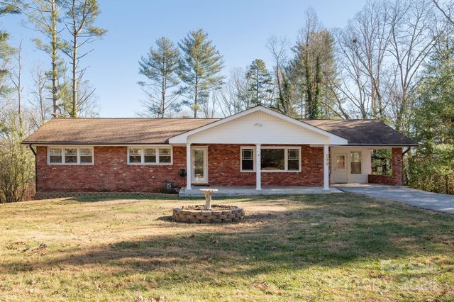 290 Crabapple Hill Lane, Hendersonville, NC 28792