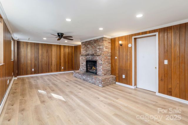 290 Crabapple Hill Lane, Hendersonville, NC 28792