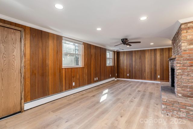 290 Crabapple Hill Lane, Hendersonville, NC 28792