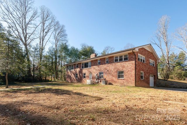 290 Crabapple Hill Lane, Hendersonville, NC 28792