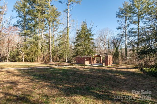 290 Crabapple Hill Lane, Hendersonville, NC 28792