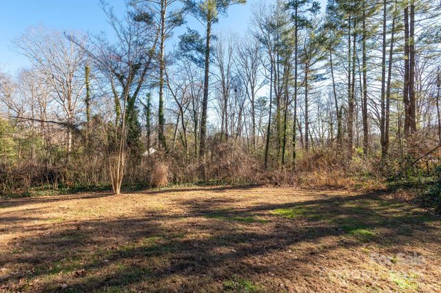 290 Crabapple Hill Lane, Hendersonville, NC 28792