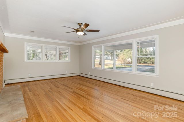 290 Crabapple Hill Lane, Hendersonville, NC 28792