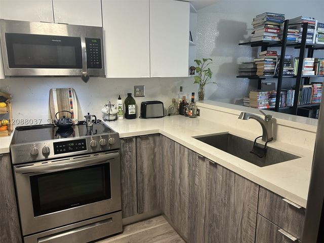 18859 NW 86th Ave 3305, Hialeah, FL 33015