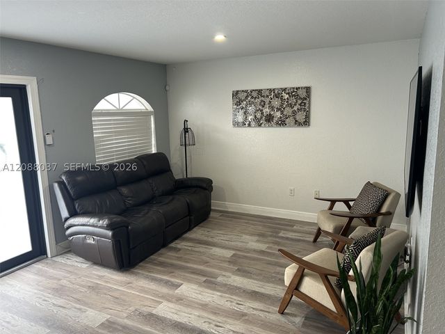 18859 NW 86th Ave 3305, Hialeah, FL 33015