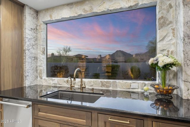 10952 E KORA Lane, Scottsdale, AZ 85255