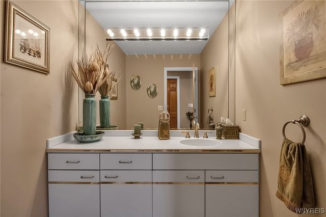 122 Hidden Ridge Common, Amherst, NY 14221