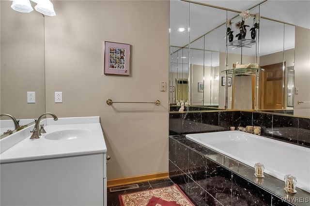 122 Hidden Ridge Common, Amherst, NY 14221