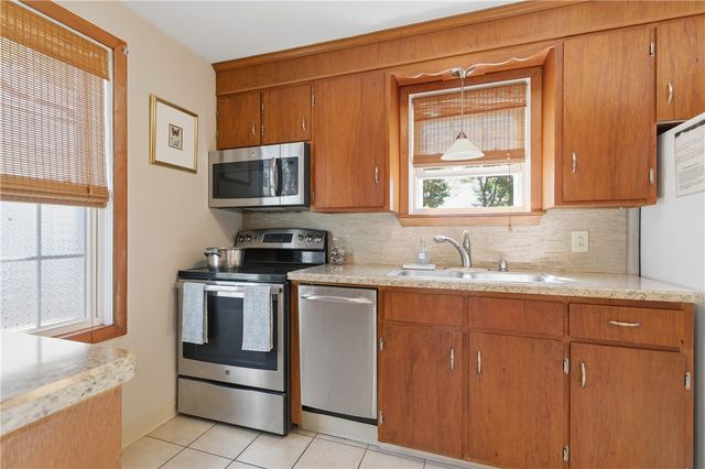 30 Hopkins Terrace, Cumberland, RI 02864
