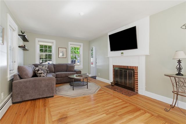 30 Hopkins Terrace, Cumberland, RI 02864