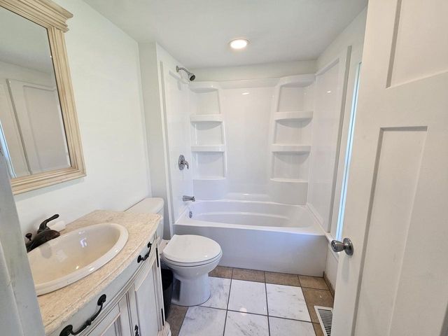609 N Memorial DRIVE, Racine, WI 53404