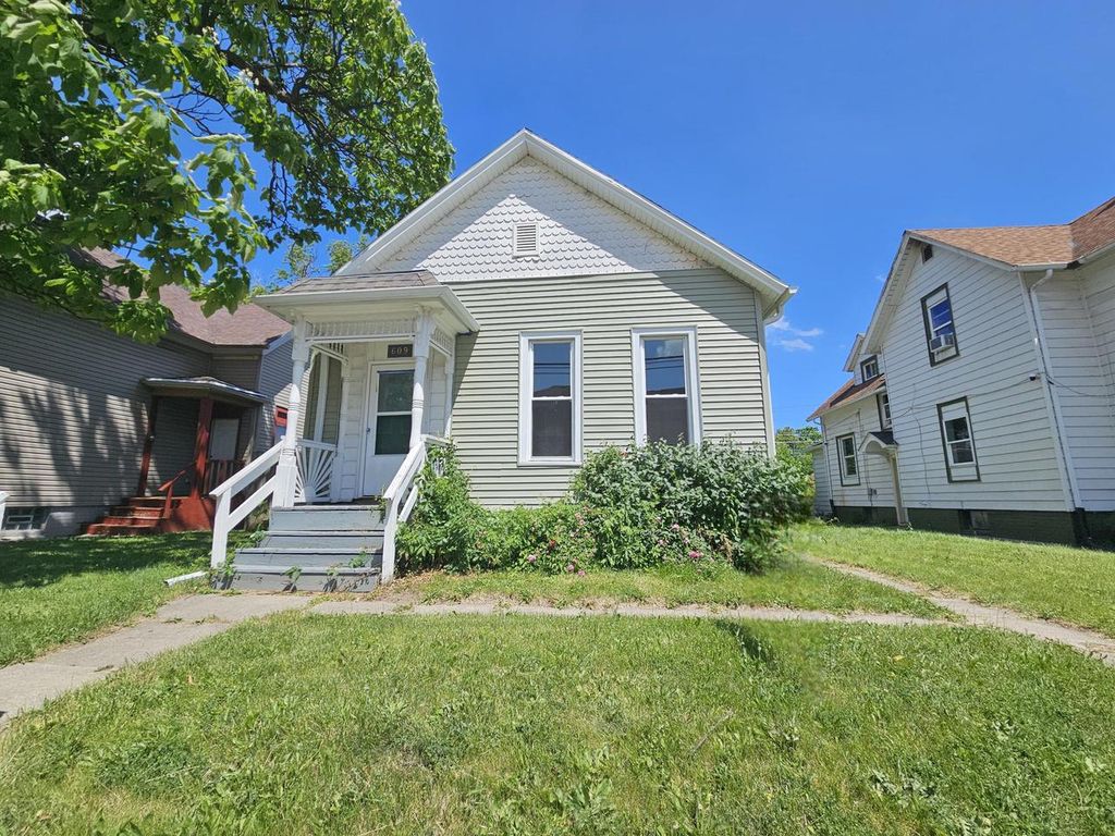 609 N Memorial DRIVE, Racine, WI 53404