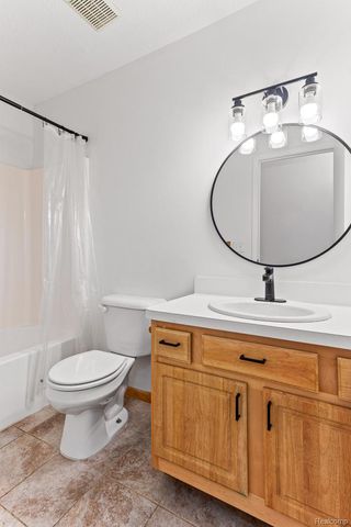 210 Marigold Circle, Westland, MI 48185