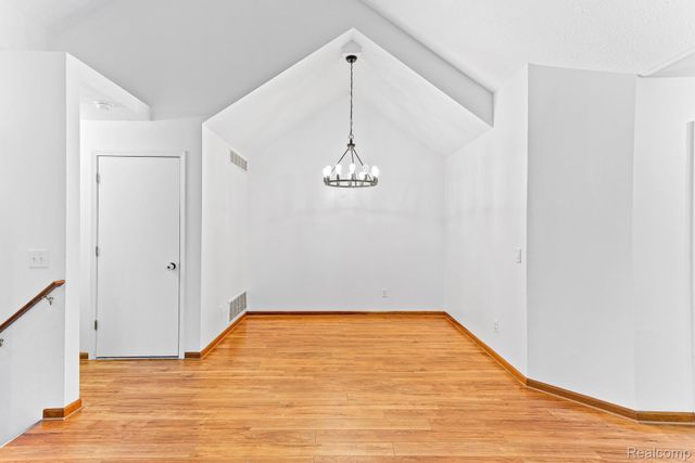 210 Marigold Circle, Westland, MI 48185