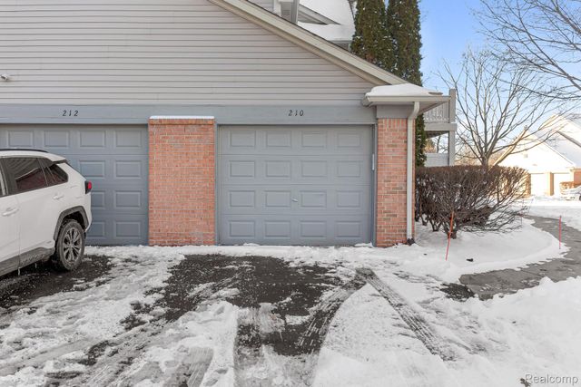 210 Marigold Circle, Westland, MI 48185