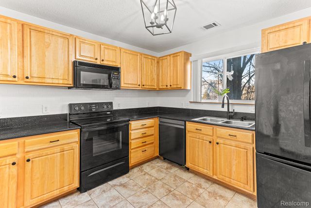 210 Marigold Circle, Westland, MI 48185