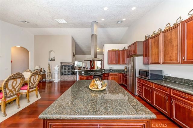 3789 Luna Road, Phelan, CA 92371