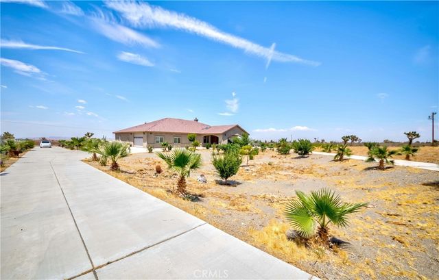 3789 Luna Road, Phelan, CA 92371