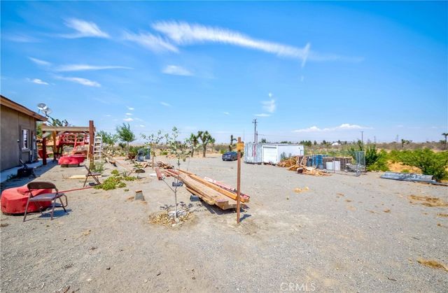 3789 Luna Road, Phelan, CA 92371