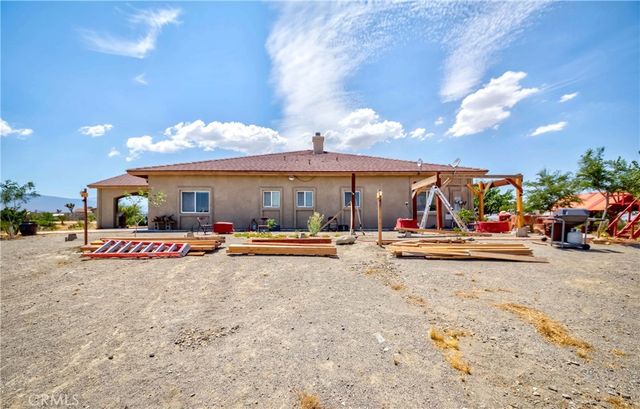 3789 Luna Road, Phelan, CA 92371