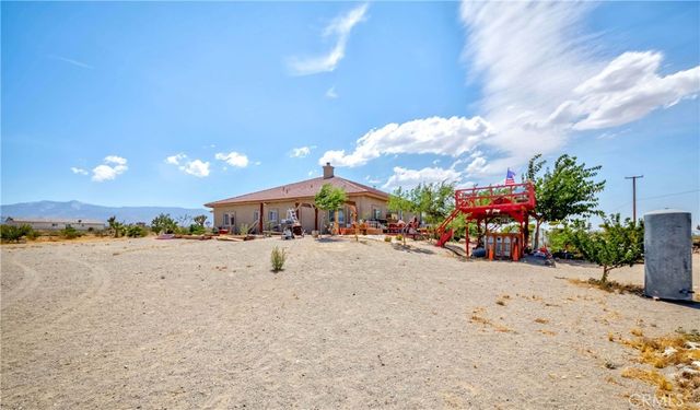 3789 Luna Road, Phelan, CA 92371