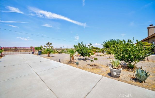 3789 Luna Road, Phelan, CA 92371