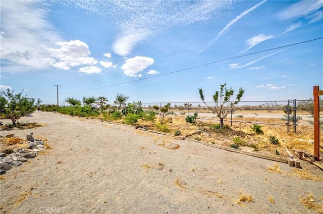 3789 Luna Road, Phelan, CA 92371