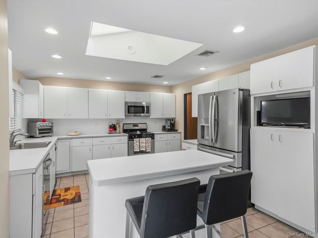 25 Preakness Lane, New City, NY 10956