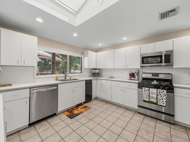 25 Preakness Lane, New City, NY 10956