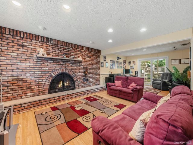 25 Preakness Lane, New City, NY 10956