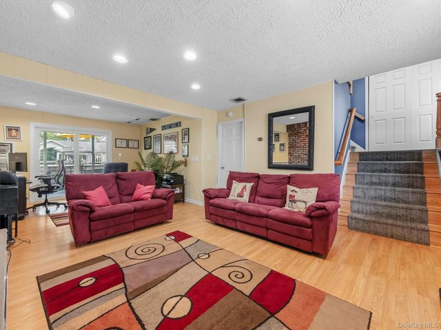 25 Preakness Lane, New City, NY 10956